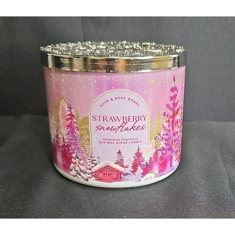 Bath And Body Works Strawberry Snowflakes Candle 3 Wick 14.4 Oz NEW
